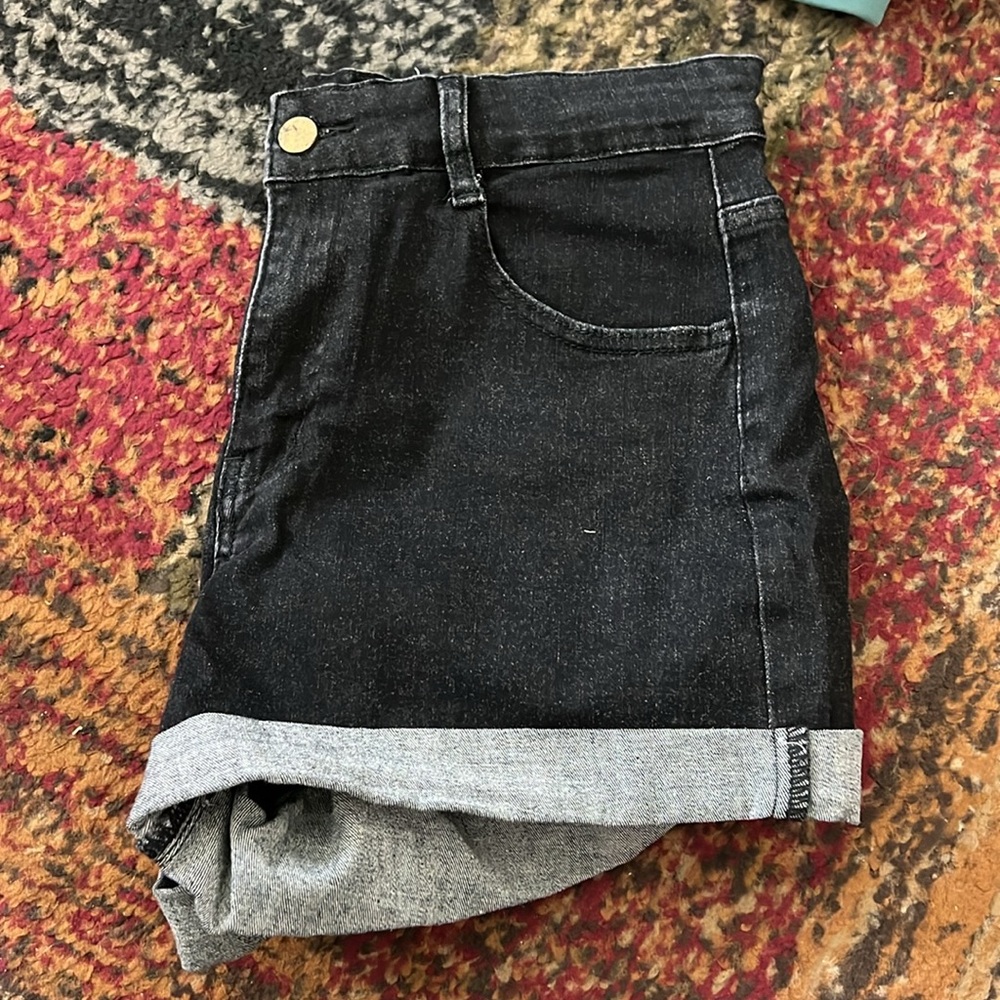 Shorts - Picture 2 of 4